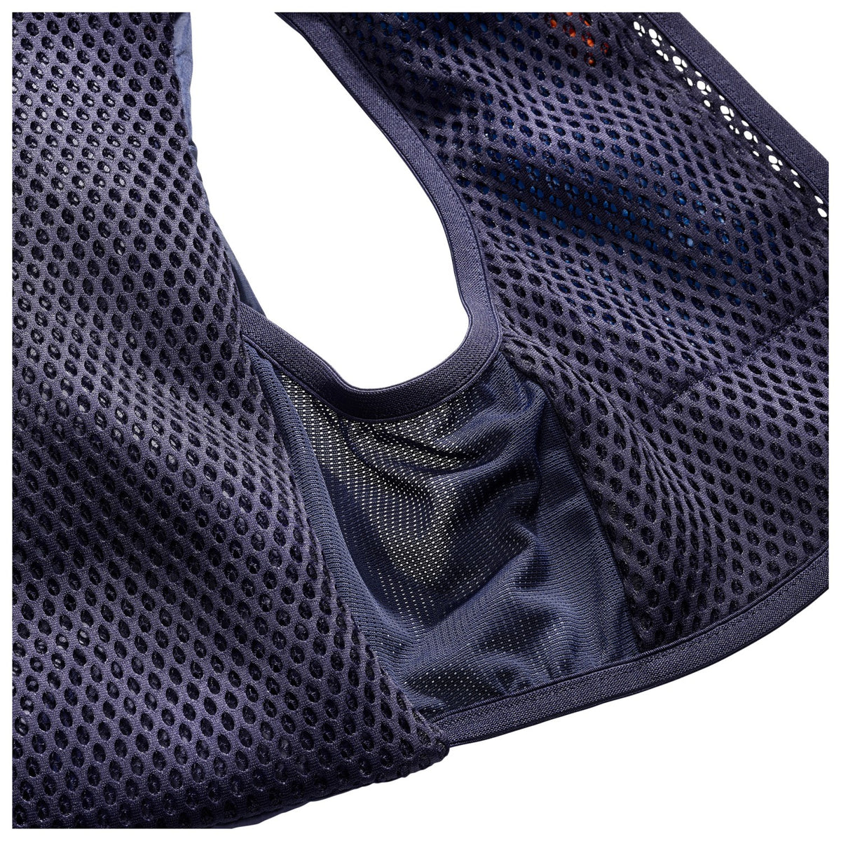 Chaleco de hidratación Salomon Active Skin 4 GRVL Morado, detalle del sistema de ajuste
