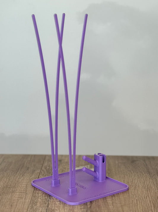 Soporte de secado SportsHub Morado, montado y vacío