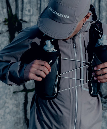 Chaleco de hidratación Salomon ADV Skin 12 Negro gris, detalle del tejido y los acabados