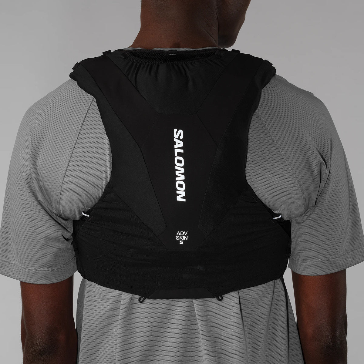 Chaleco de hidratación Salomon ADV Skin 5 Negro, detalle de las correas de sujeción